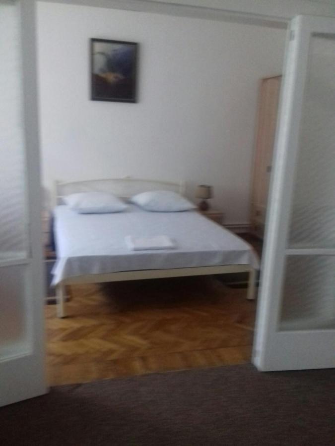 Gelena Гостьовий Двір Úzhgorod Exterior foto